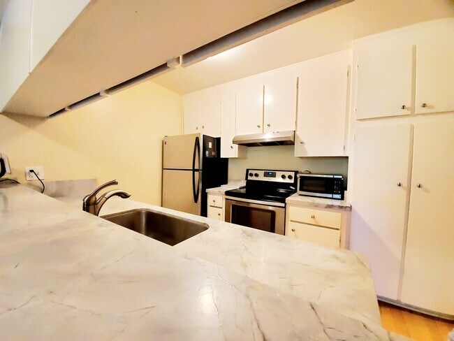 property at 3115 Shelter Creek Ln