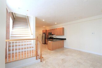 61 Exchange St, Unit 11 in Malden, MA - Building Photo - Building Photo