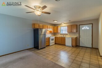 815-817 Bluemont Ave in Manhattan, KS - Building Photo - Building Photo