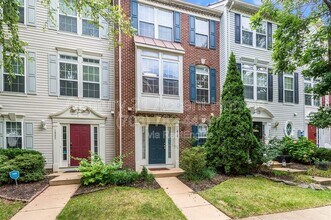 1030 Harrison Cir in Alexandria, VA - Building Photo - Building Photo
