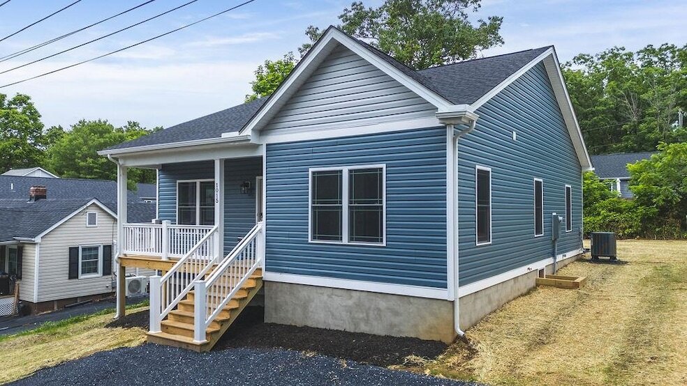 1025 Frye St in Waynesboro, VA - Foto de edificio