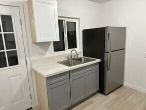 735 N Madison Ave in Pasadena, CA - Foto de edificio - Building Photo