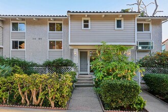 28266 Rey de Copas Ln in Malibu, CA - Building Photo - Building Photo