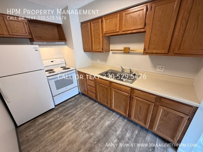 1017 Howe Ave in Cuyahoga Falls, OH - Building Photo - Building Photo