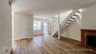 1824 E Avenida De Las Flores in Thousand Oaks, CA - Building Photo - Building Photo