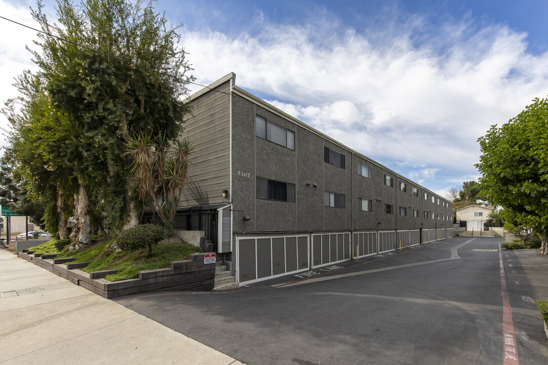 7307 Haskell Ave in Van Nuys, CA - Building Photo