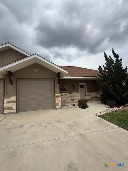 property at 152 Navarro Xing