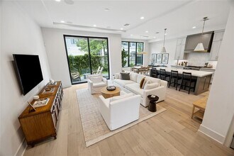 110 Wellington Row Rd in Houston, TX - Building Photo - Building Photo