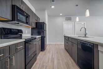 Freestone Cresta Bella in San Antonio, TX - Building Photo - Building Photo