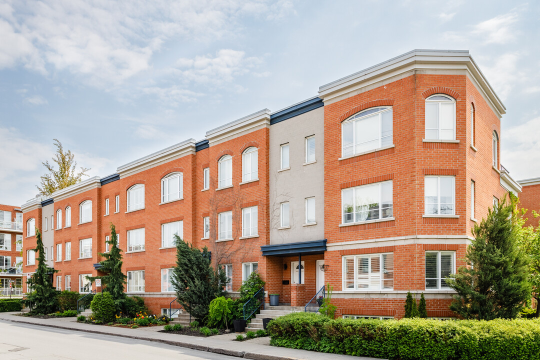 4366 Saint-Ambroise Rue in Montréal, QC - Building Photo