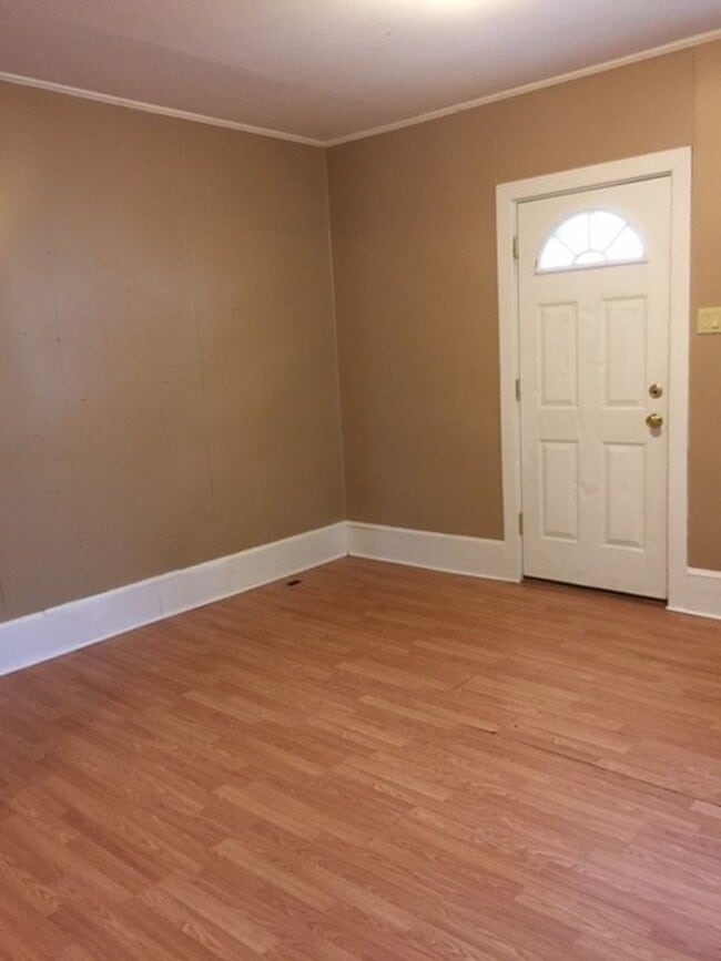 223-225 Hamilton Ave in Waynesboro, PA - Building Photo - Building Photo