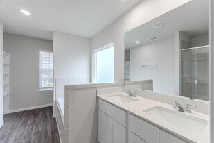 9219 Grace Rdg Dr in Willis, TX - Building Photo