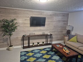 1218 Greenwood Dr in Danville, VA - Building Photo - Building Photo