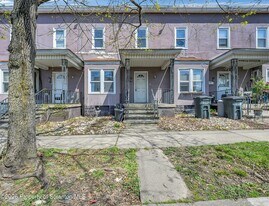 1807 Green Ridge St in Dunmore, PA - Building Photo