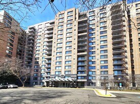 2451 Midtown Ave in Alexandria, VA - Building Photo