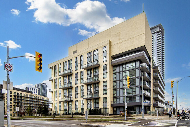 Uptown Towers I & II in Toronto, ON - Building Photo - Building Photo