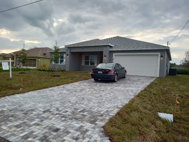 3013 SE Galt Cir in Port St. Lucie, FL - Foto de edificio