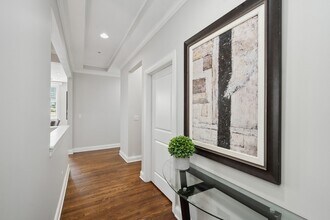 30 W Erie St, Unit 402 in Chicago, IL - Building Photo - Building Photo
