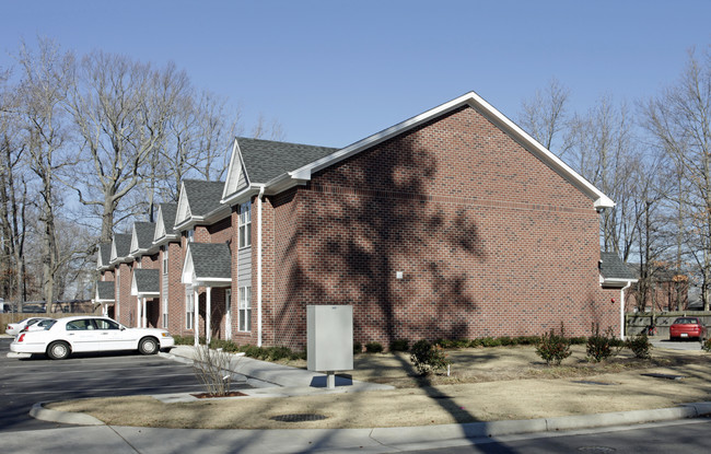 Lake Ridge Apartments in Virginia Beach, VA - Building Photo - Building Photo