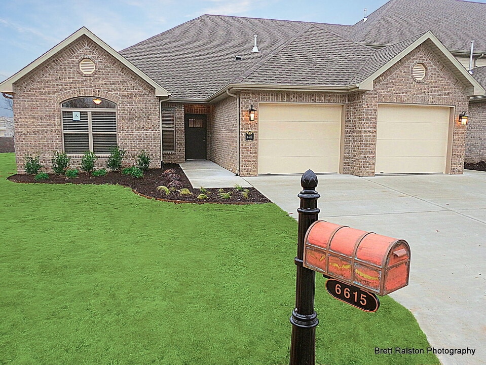 6615 W Valley View Rd in Rogers, AR - Building Photo