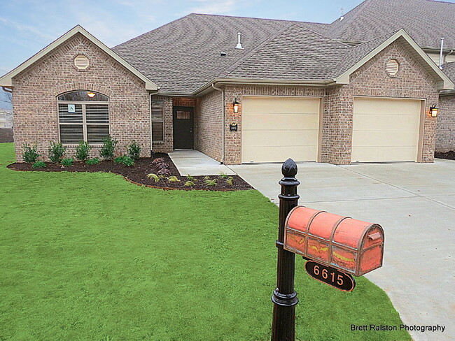 property at 6615 W Valley View Rd