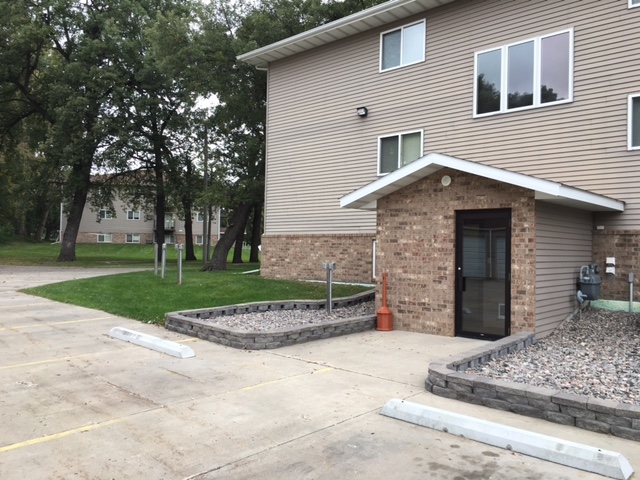 Oakwood Apartments in Walhalla, ND - Building Photo - Building Photo