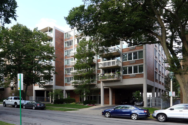 Oak Park Towers in Oak Park, IL - Building Photo - Building Photo