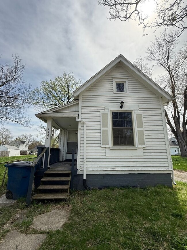 property at 1127 Harding Dr