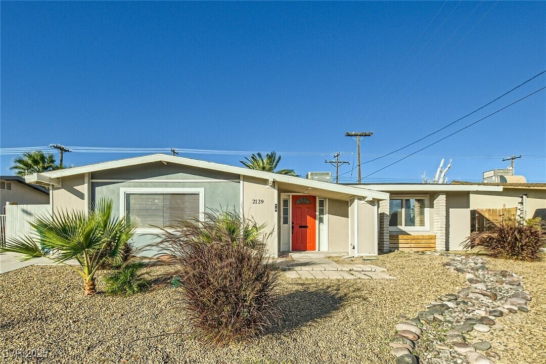 2129 Michael Way in Las Vegas, NV - Building Photo
