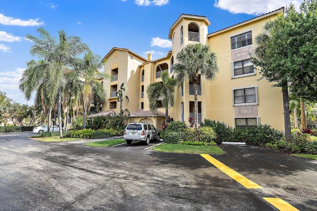 300 Uno Lago Dr, Unit 204 in Juno Beach, FL - Building Photo - Building Photo