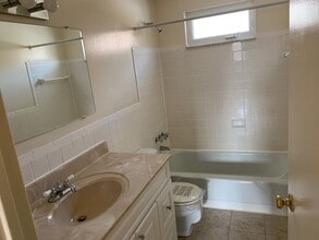 Lakeview Apartments in Farmington, CT - Building Photo - Building Photo