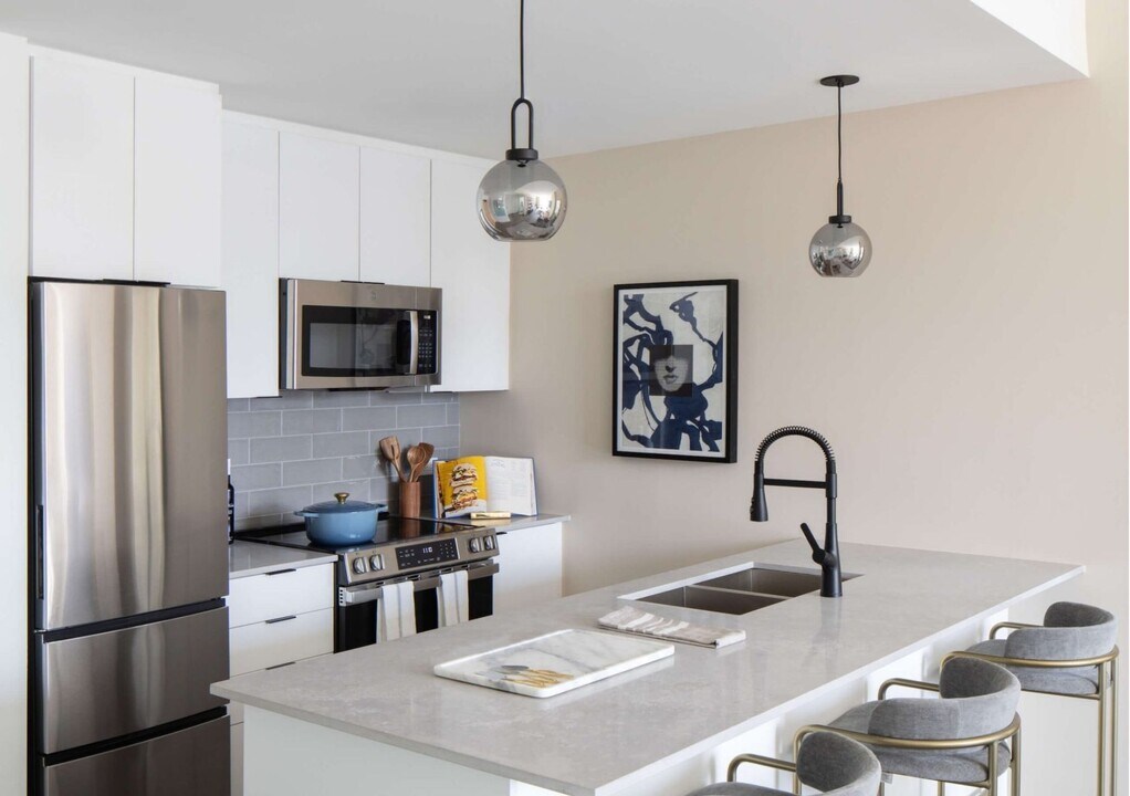 285 NW 32nd St, Unit A12 in Miami, FL - Building Photo