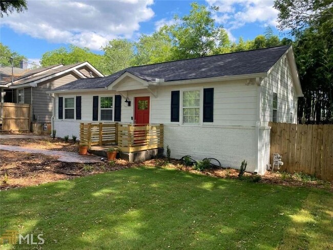1127 Dobbs Dr SE in Atlanta, GA - Building Photo - Building Photo
