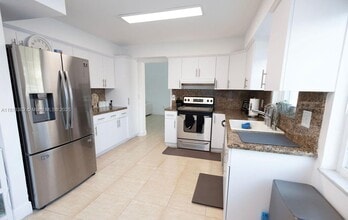 14392 SW 95th Terrace in Miami, FL - Building Photo - Building Photo