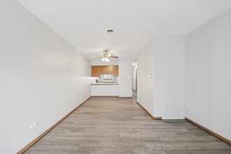 Burbank Manor Apartments in Burbank, IL - Building Photo - Building Photo