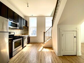 1248 W 18th St, Unit 2E in Chicago, IL - Foto de edificio - Building Photo