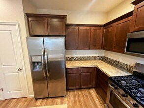 5733 Karen Lynn Loop S in Salem, OR - Building Photo - Building Photo