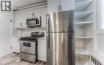 5 Heiman St in Kitchener, ON - Building Photo - Building Photo