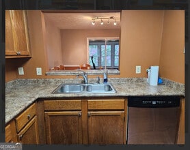 2539 Oakridge Pl in Decatur, GA - Building Photo - Building Photo