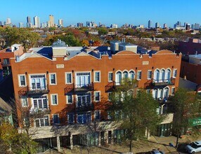2535 N Southport Ave, Unit 2533-3N in Chicago, IL - Building Photo - Building Photo