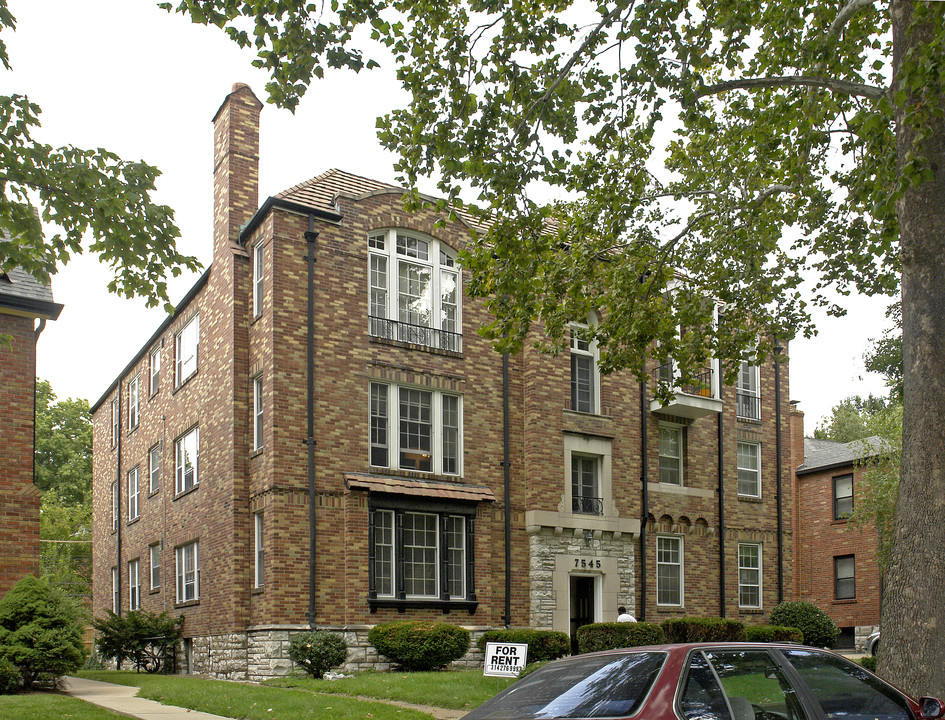 7545 York Dr in St. Louis, MO - Foto de edificio