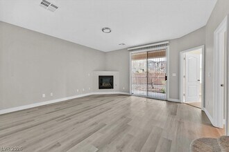 8755 Salvestrin Point Ave in Las Vegas, NV - Foto de edificio - Building Photo