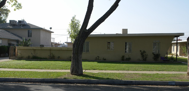 1320-1336 W 19th St in Merced, CA - Building Photo - Building Photo