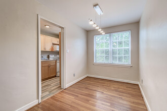 109 E Glebe Rd, Unit C in Alexandria, VA - Building Photo - Building Photo