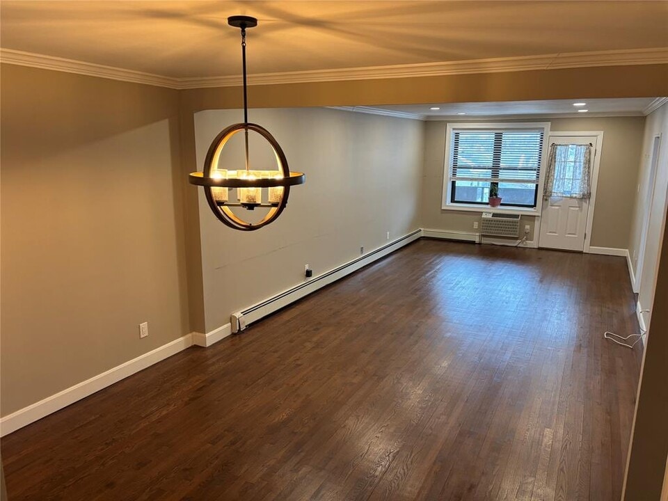 101 Jackson Ave, Unit 3M in Mineola, NY - Building Photo