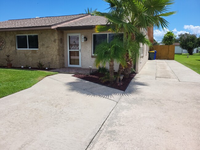 345 Lake June Dr in Lake Placid, FL - Foto de edificio - Building Photo