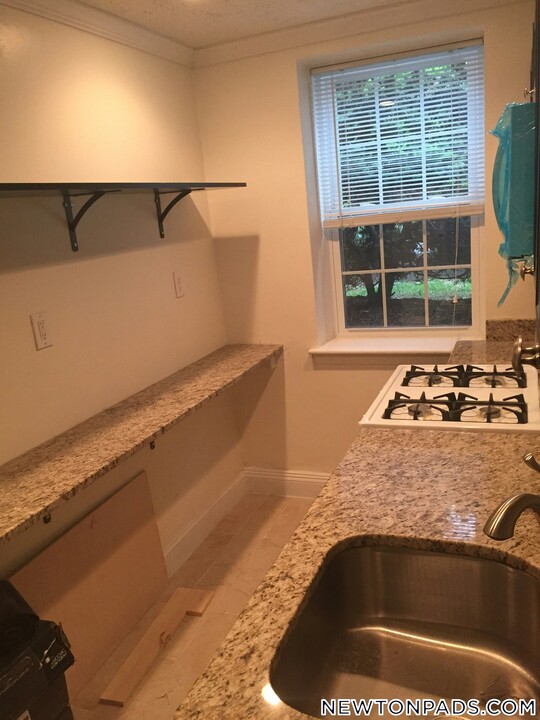 39 Commonwealth Ave in Newton, MA - Building Photo