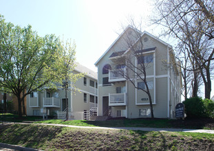 Hawks Pointe III in Lawrence, KS - Foto de edificio - Building Photo