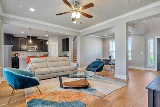 9302 McKnight Loop in Austin, TX - Building Photo - Building Photo