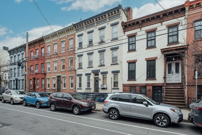 357 8th St in Jersey City, NJ - Building Photo - Building Photo